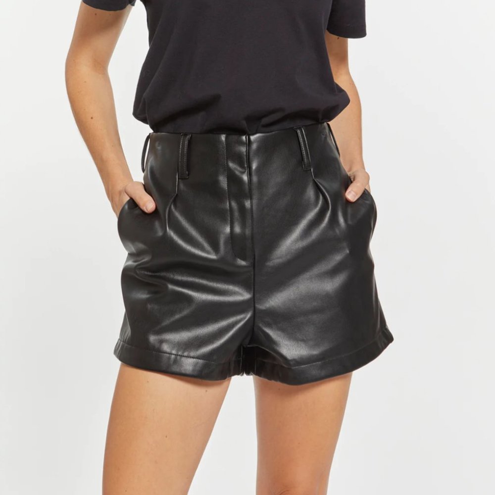 HIGH WAISTED PLEATHER PU SHORTS WITH BELT LOOPS